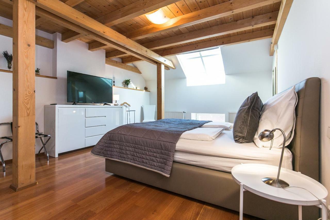Attic Apartment By Wenceslas Square Praga Exterior foto